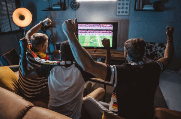 Trải nghiệm bóng đá chân thực: Colatv gửi gắm vào mỗi khoảnh khắc trên sân - Ảnh 1